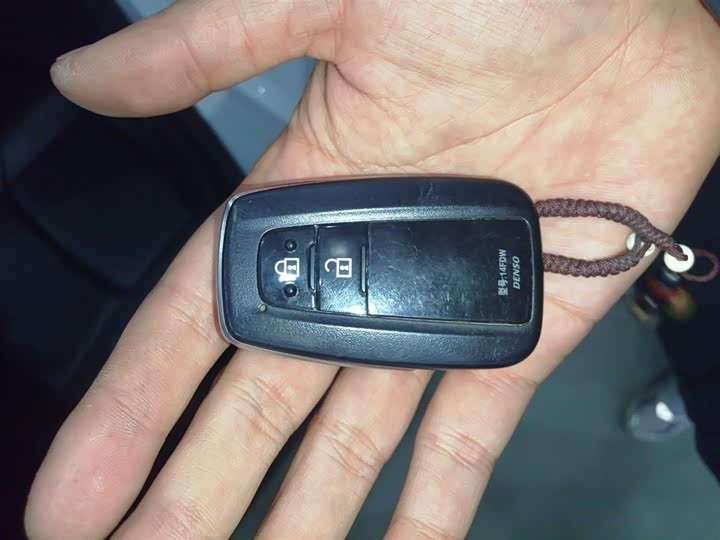 Фото 9 - Toyota C-HR