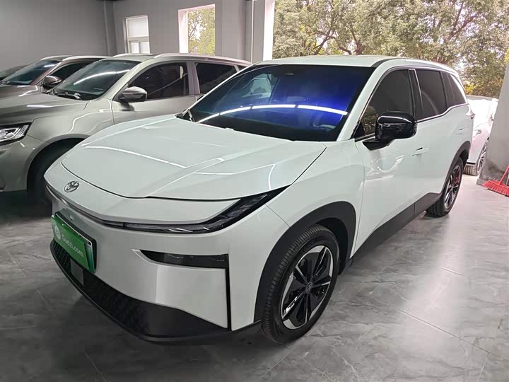 Фото 1 - Toyota bZ3X