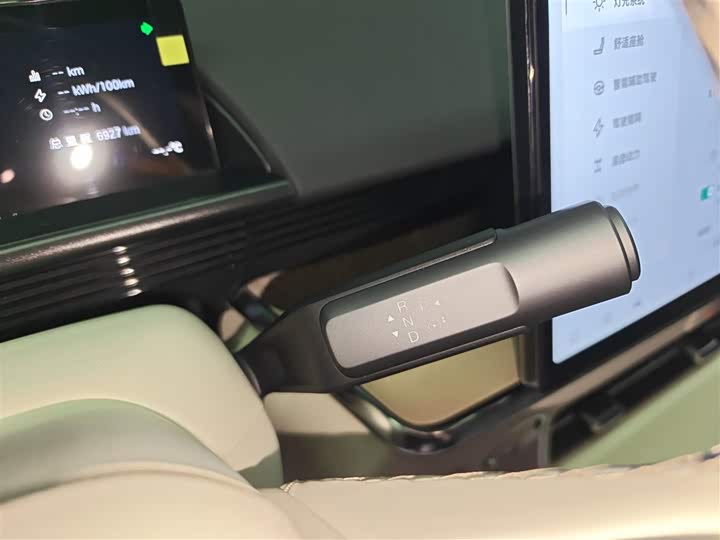 Фото 14 - Toyota bZ3X