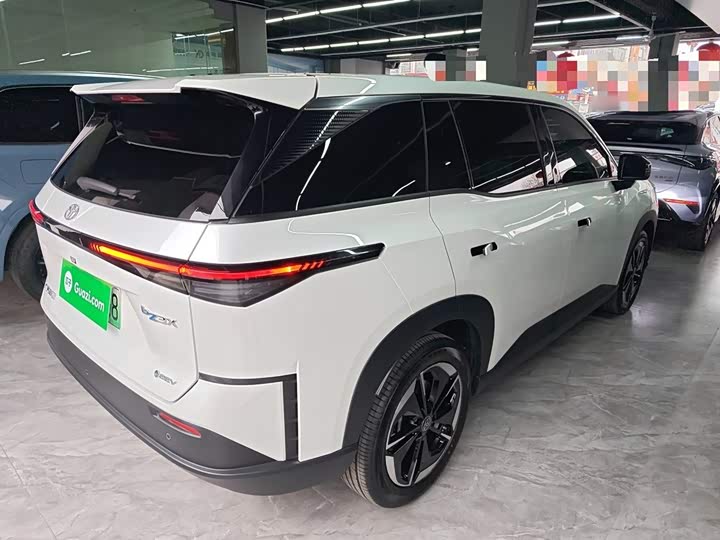 Фото 7 - Toyota bZ3X