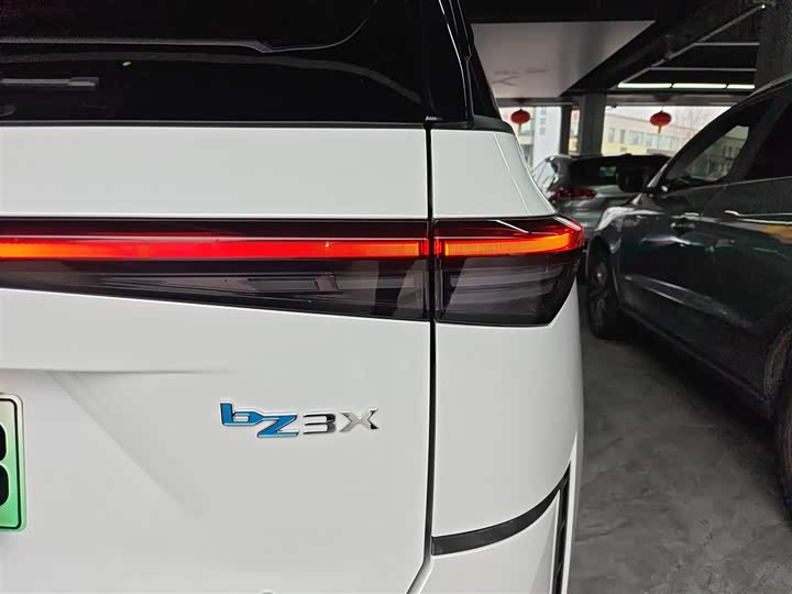 Фото 8 - Toyota bZ3X