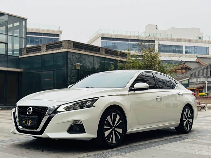 Фото 1 - Nissan Teana
