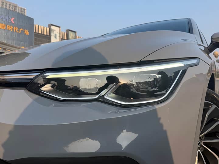 Фото 10 - Volkswagen Golf