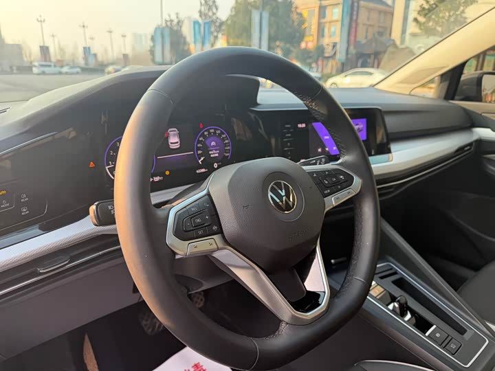 Фото 13 - Volkswagen Golf