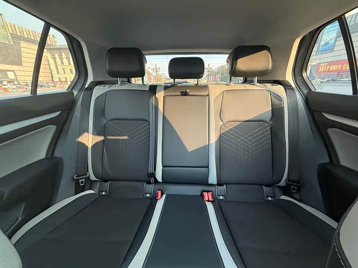 Фото 17 - Volkswagen Golf