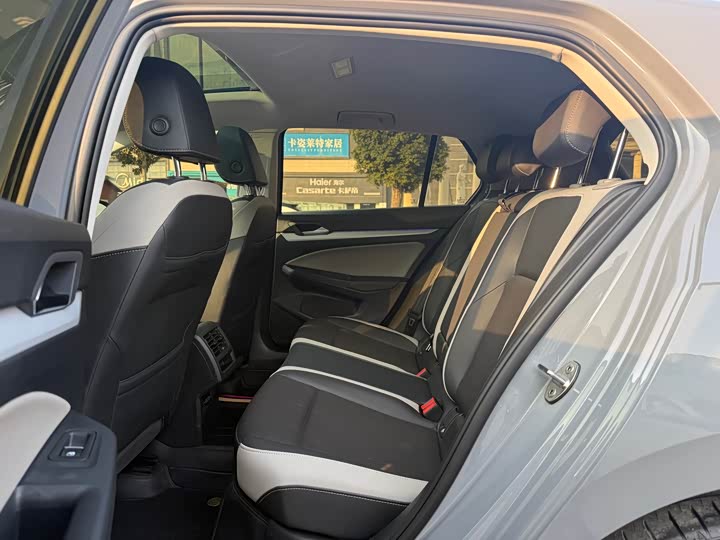 Фото 18 - Volkswagen Golf