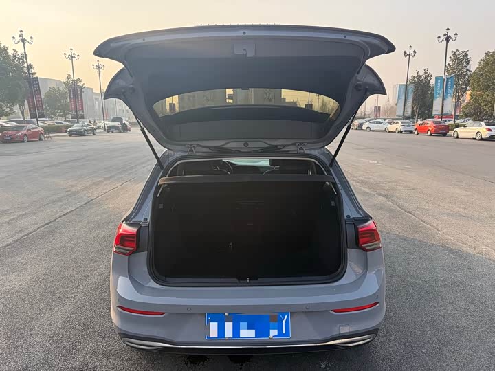 Фото 8 - Volkswagen Golf