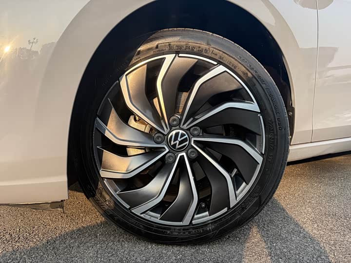 Фото 9 - Volkswagen Golf