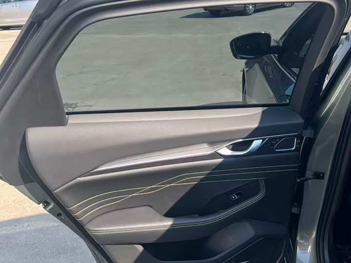 Фото 12 - Geely Preface