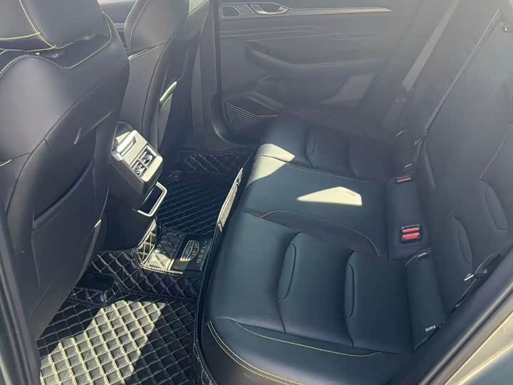 Фото 13 - Geely Preface