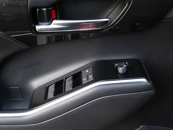 Фото 13 - Toyota Crown Kluger