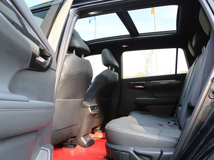 Фото 16 - Toyota Crown Kluger