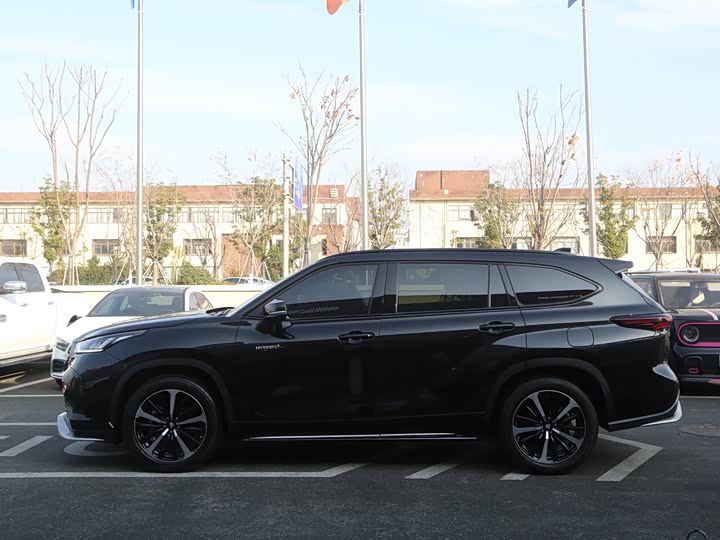 Фото 20 - Toyota Crown Kluger