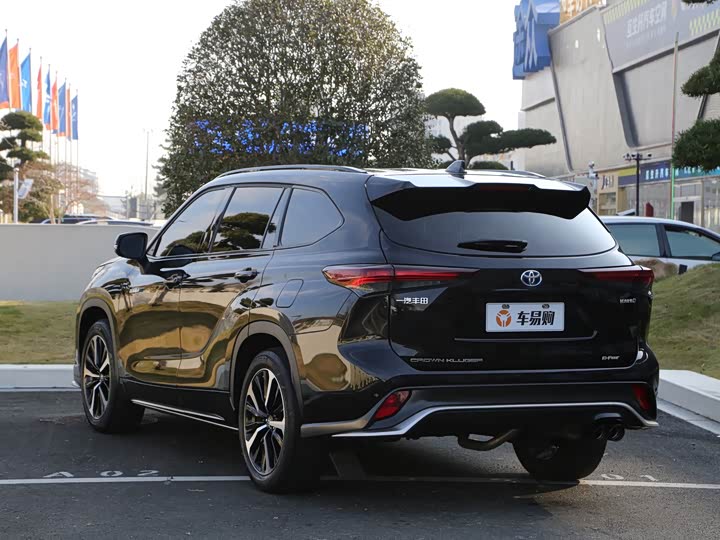 Фото 22 - Toyota Crown Kluger