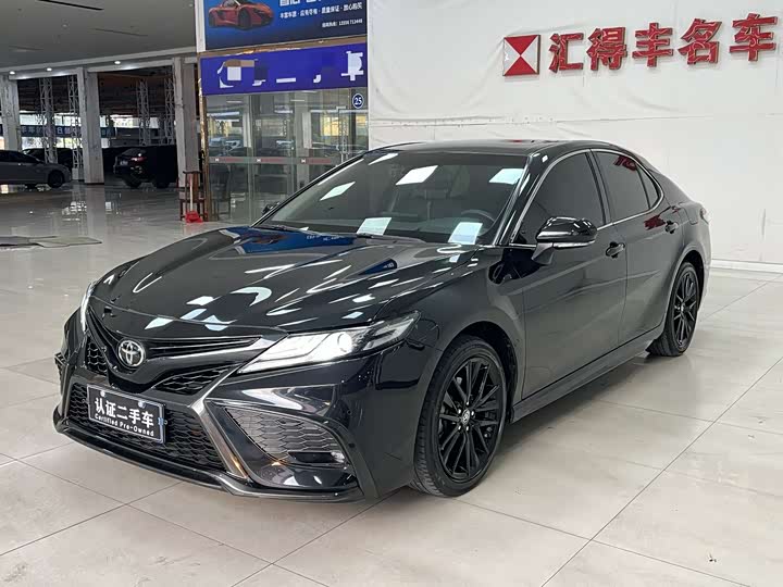 Фото 1 - Toyota Camry