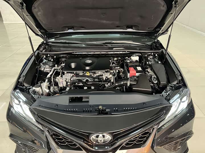 Фото 14 - Toyota Camry