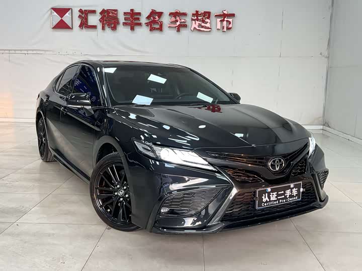 Фото 15 - Toyota Camry