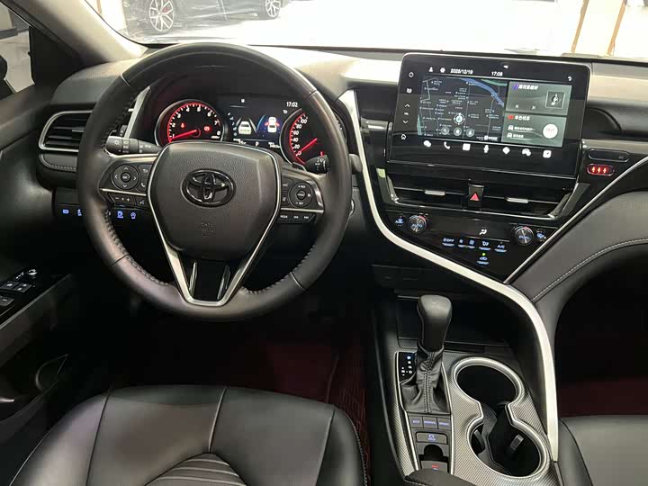 Фото 5 - Toyota Camry