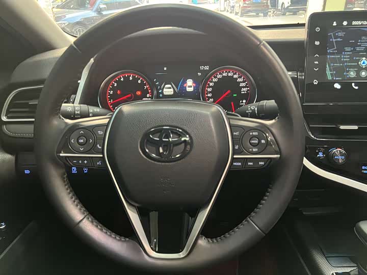 Фото 6 - Toyota Camry