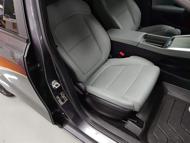 Фото 25 - Roewe D6