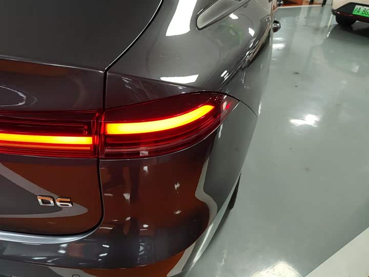 Фото 8 - Roewe D6