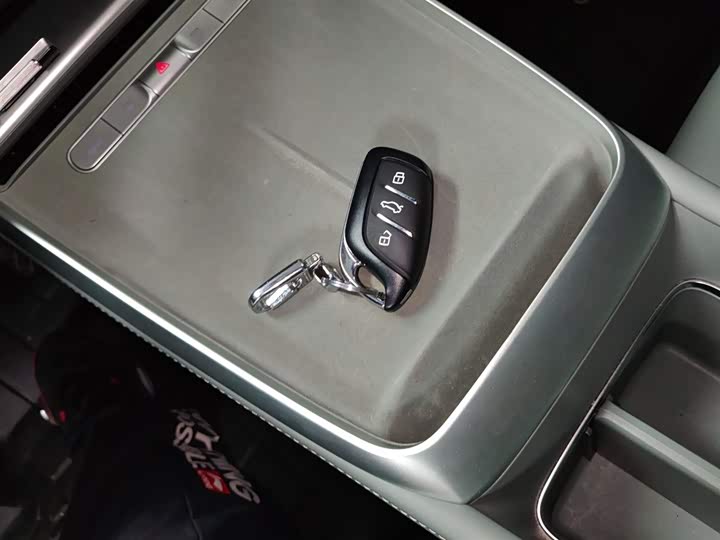 Фото 9 - Roewe D6