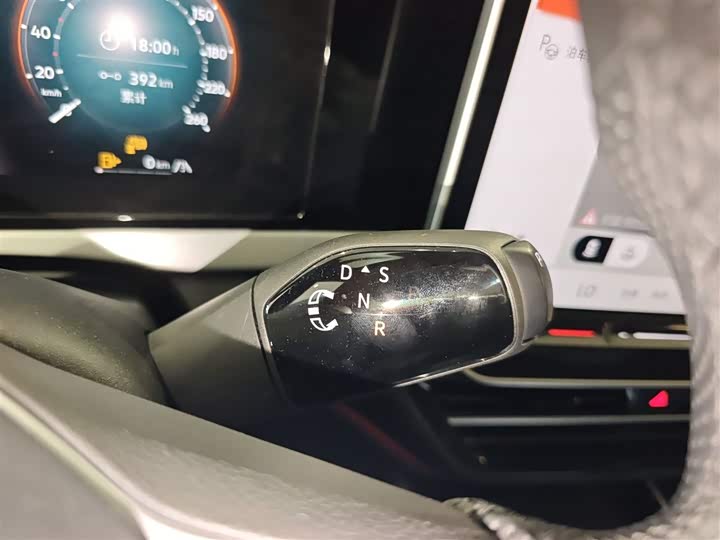 Фото 14 - Volkswagen Passat