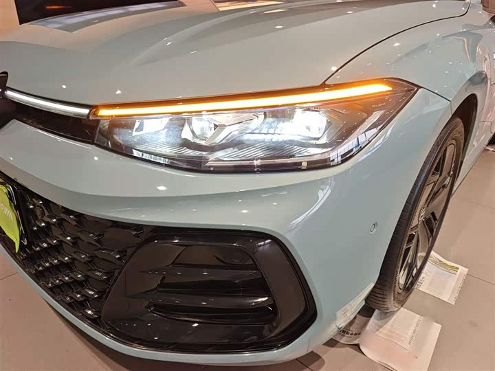 Фото 24 - Volkswagen Passat