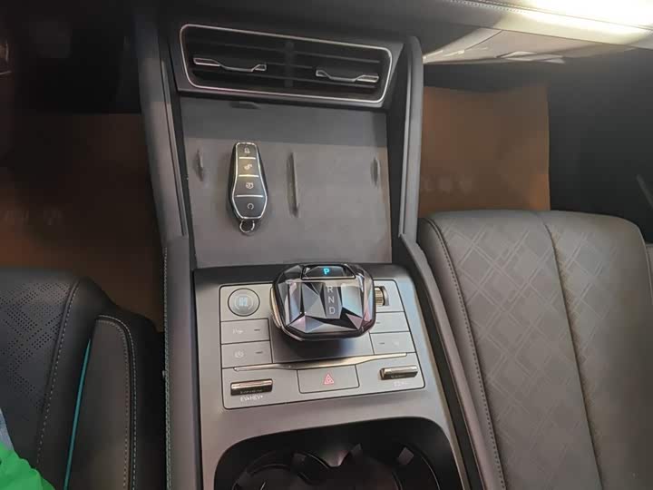 Фото 14 - BYD Qin L