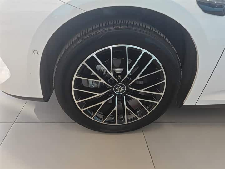 Фото 23 - BYD Qin L