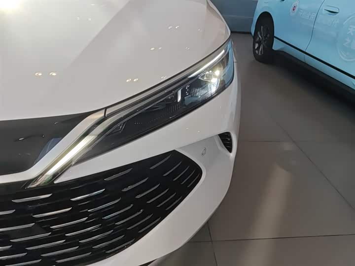 Фото 24 - BYD Qin L