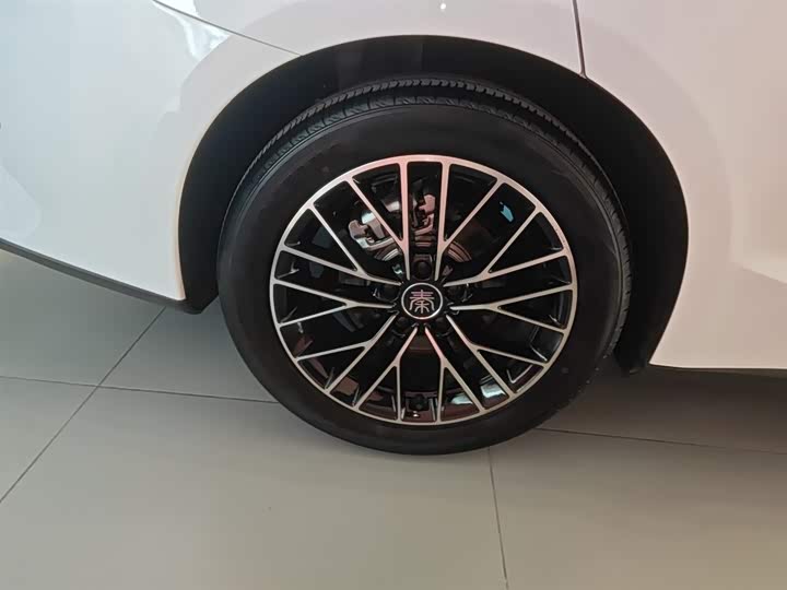 Фото 26 - BYD Qin L