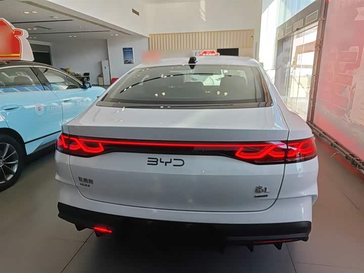 Фото 6 - BYD Qin L