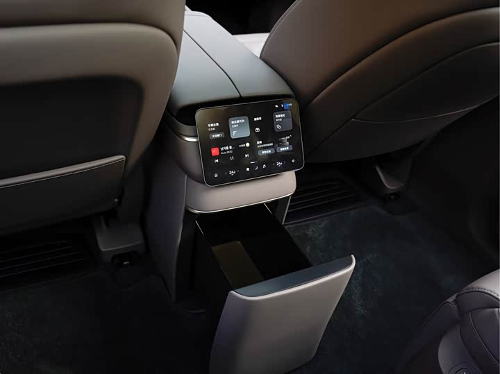 Фото 16 - Nio ES8