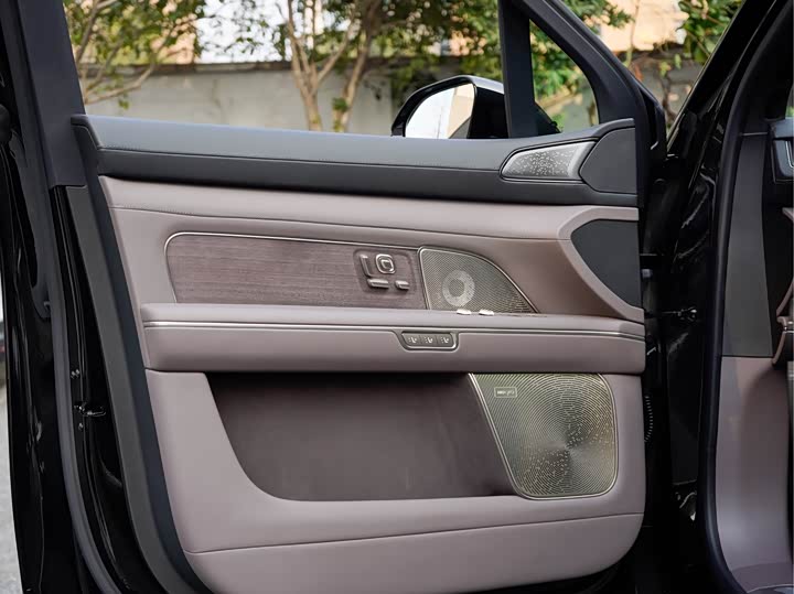 Фото 21 - Nio ES8