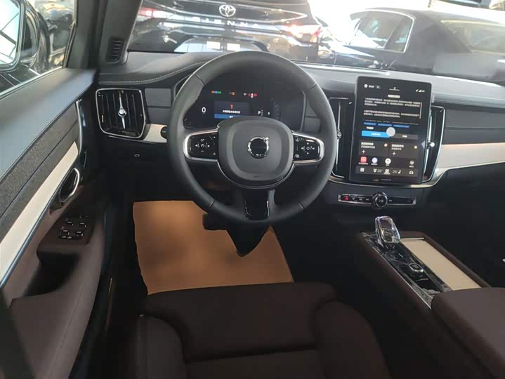 Фото 11 - Volvo S90