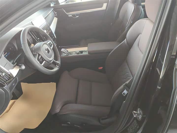 Фото 15 - Volvo S90