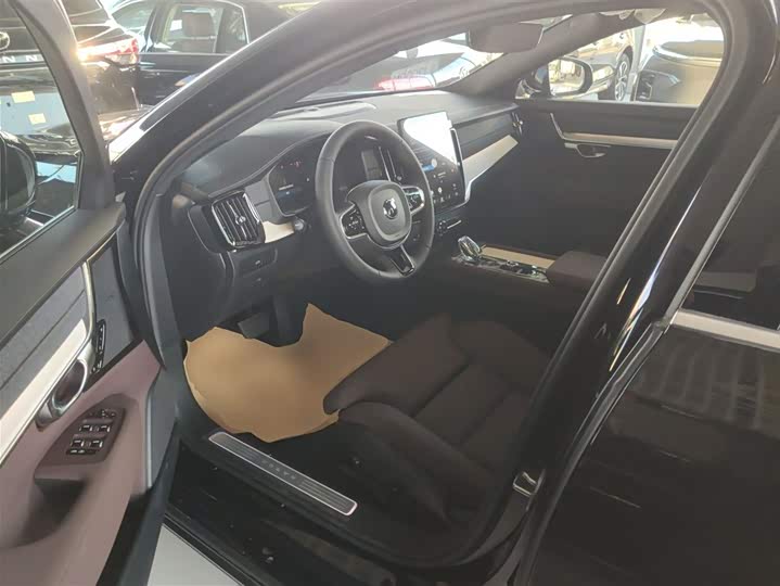 Фото 16 - Volvo S90