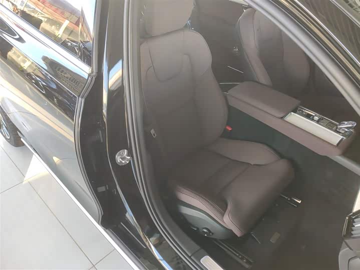 Фото 25 - Volvo S90