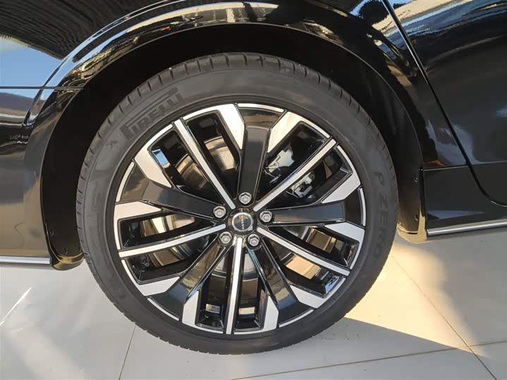 Фото 26 - Volvo S90