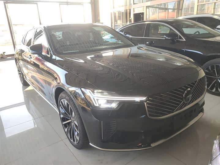 Фото 4 - Volvo S90