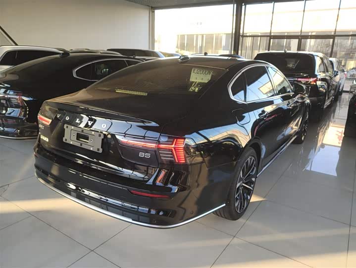 Фото 7 - Volvo S90
