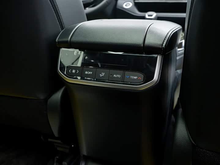 Фото 17 - Toyota Crown Kluger