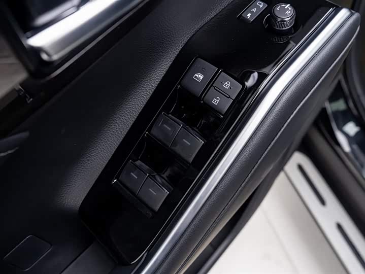 Фото 24 - Toyota Crown Kluger