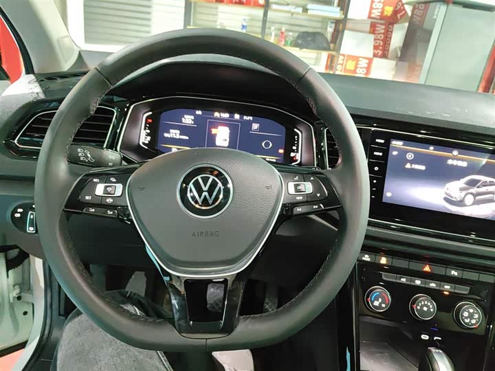 Фото 11 - Volkswagen T-Roc