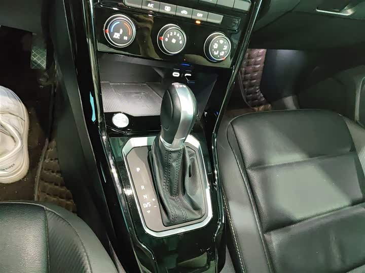 Фото 14 - Volkswagen T-Roc