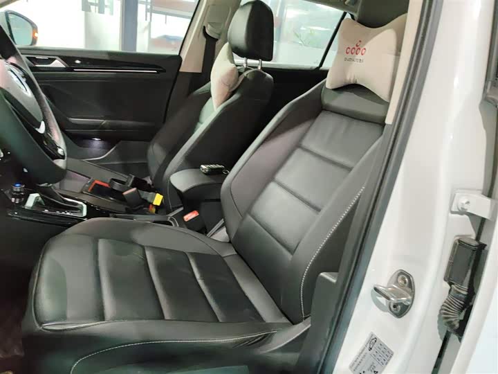 Фото 15 - Volkswagen T-Roc