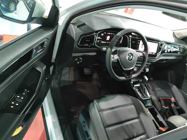 Фото 16 - Volkswagen T-Roc