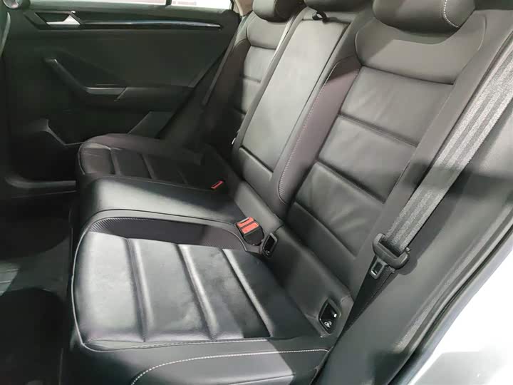 Фото 17 - Volkswagen T-Roc