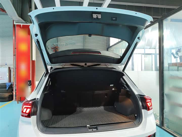 Фото 19 - Volkswagen T-Roc